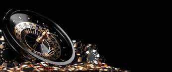 Para pemain menikmati permainan Live Casino dengan dealer profesional dalam layar perangkat mereka